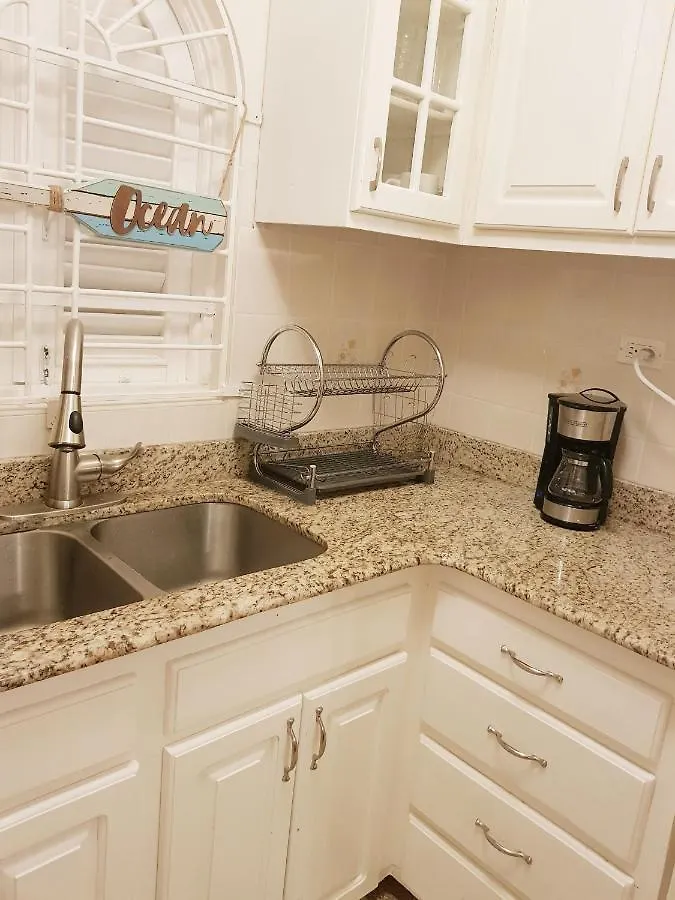 Apartment Amazing Location! Walk To Town, Beach & Dinner - Payment Required To Reserve Ocho Rios