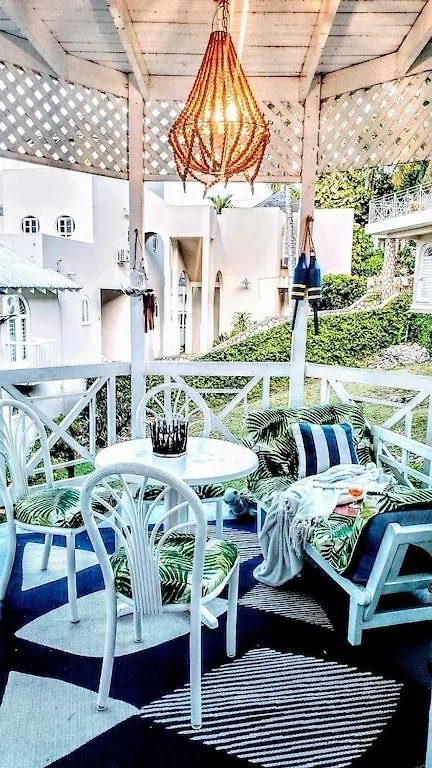 Amazing Location! Walk To Town, Beach & Dinner - Payment Required To Reserve 奥乔里奥斯 0*,  牙买加