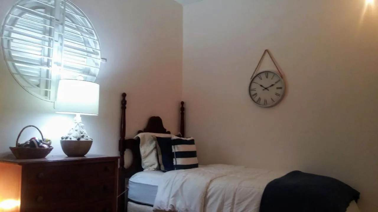 Amazing Location! Walk To Town, Beach & Dinner - Payment Required To Reserve Ocho Rios Apartment